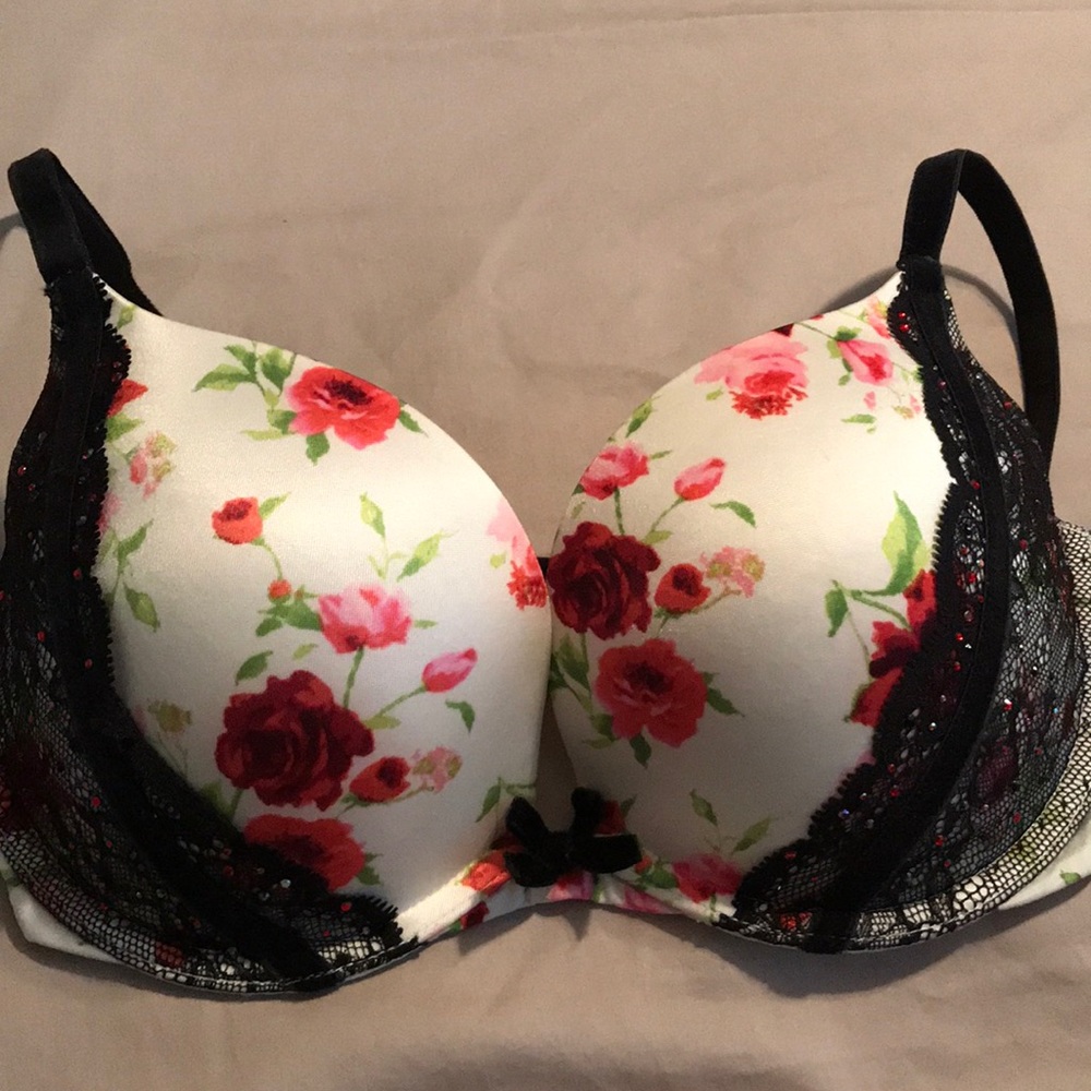 Victoria secret very sexy push up bra (32DD)